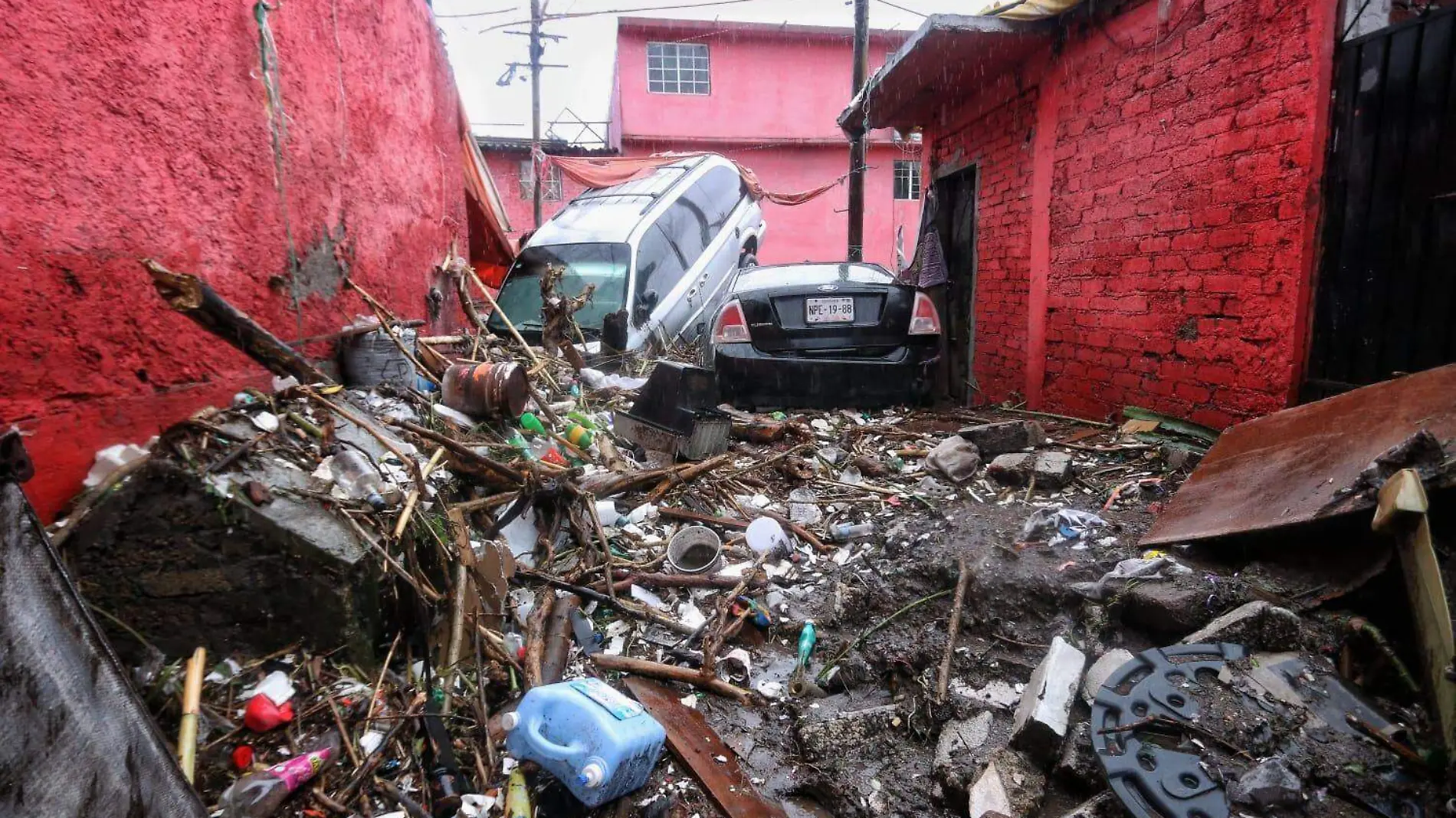 Afectados por lluvias en Ecatepec 